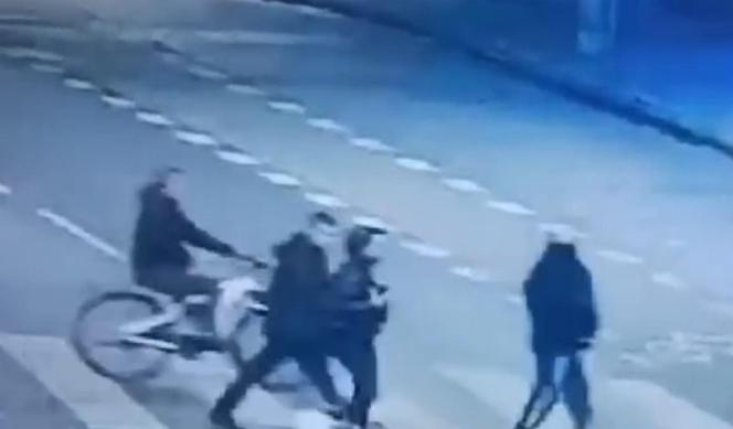 Policja poszukuje tych mężczyzn. Widziałeś ich? 