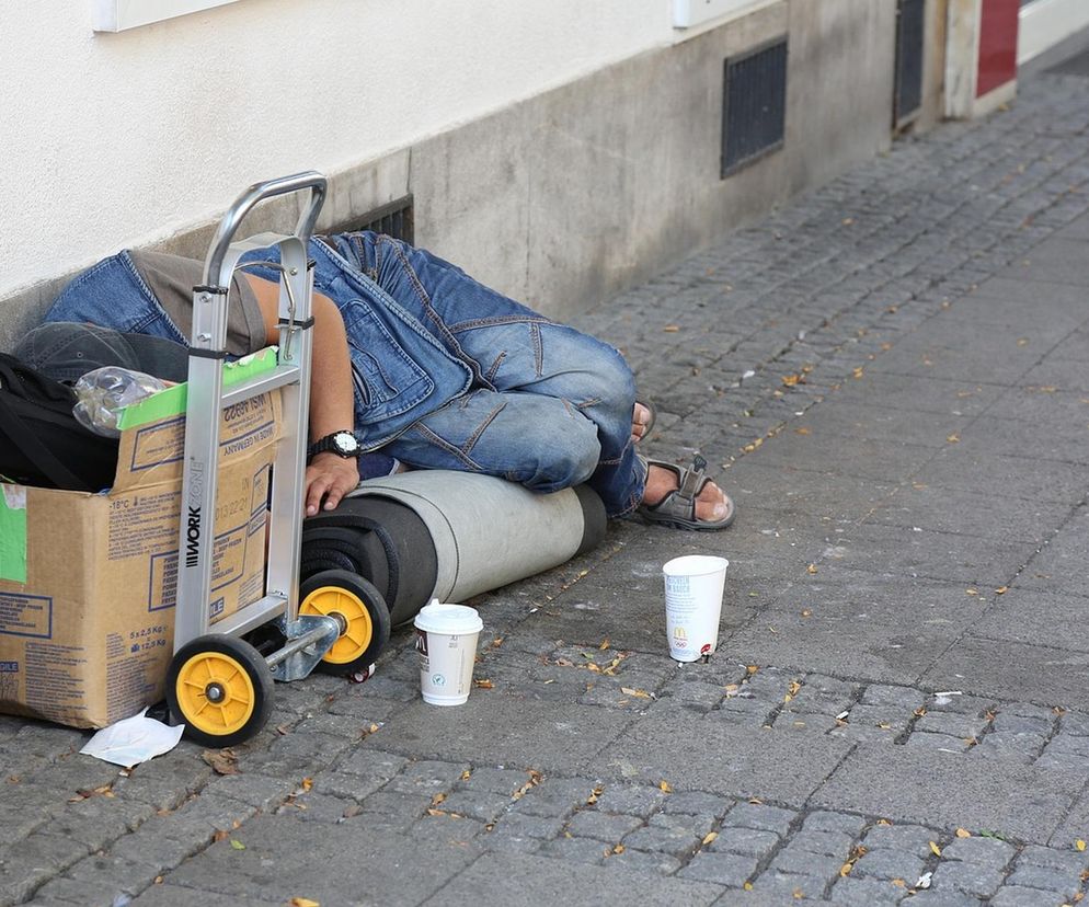 Zastępca szeryfa ukradł bezdomnemu 3,5 tys. dolarów