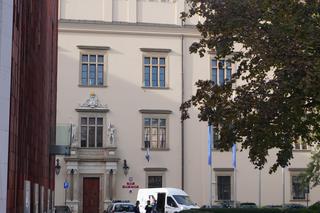 Malarka z Krakowa okradziona podczas wystawy! Obraz zniknął z siedziby magistratu