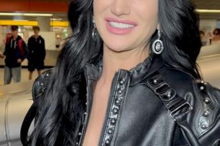 Tak fani powitali Justynę Steczkowską na lotnisku. Były łzy i tulenie. Byłaś najlepsza!