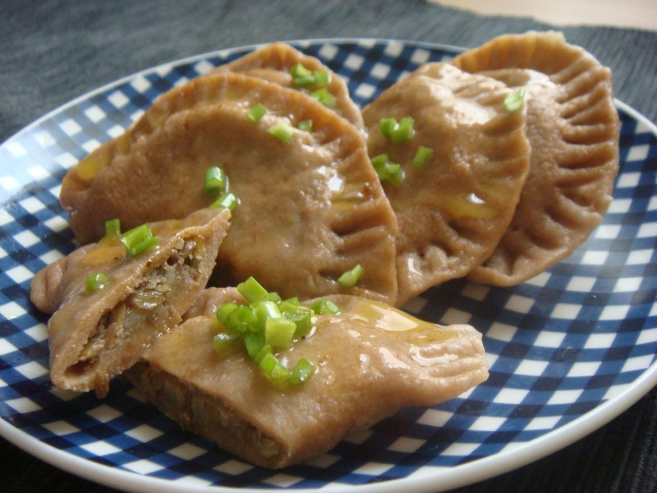 Orkiszowe pierogi z soczewicą i kaszą gryczaną