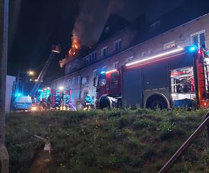 PILNE! Pożar budynku wielorodzinnego przy Robotniczej 14! Mieszkańcy ewakuowani