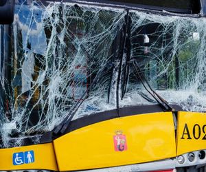 Ostrzelany autobus na warszawskim Mokotowie. Sprawca miał celować w kierowcę!