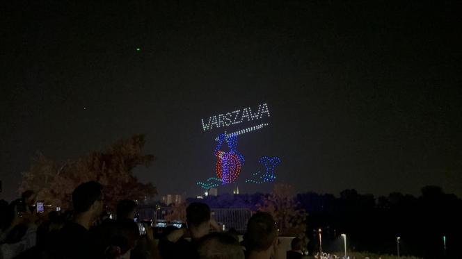 Największy spektakl dronów w Polsce. Kilkaset dronów rozświetliło niebo nad Warszawą