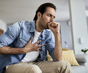 Oznaczają, że skrzep dotarł już do płuc. 3 objawy, które mogą uratować życie