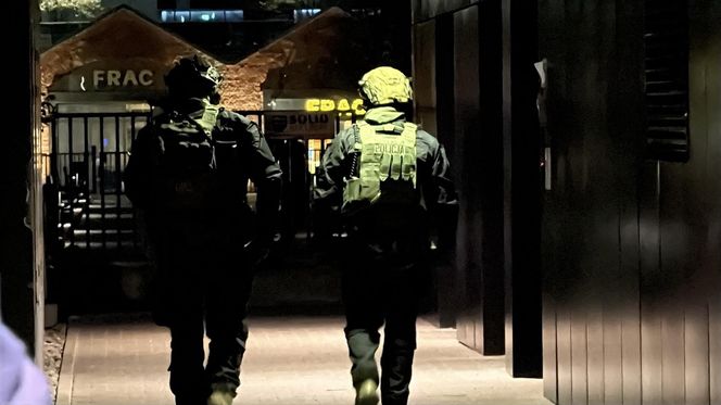Antyterroryści na Grzybowskiej. Pilna akcja policji, jedna osoba zatrzymana