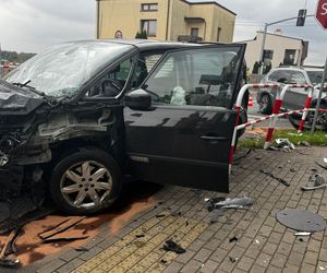 Groźny wypadek pod lotniskiem w Pyrzowicach. Kierowca BMW wymusił pierwszeństwo. Cztery kobiety w szpitalu