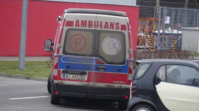 Dwie młode osoby znalezione martwe w sobotę na parkingu przy centrum handlowym w Markach