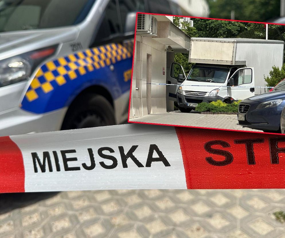 Auto wjechało w budynek sądu w Warszawie. Kierowca z impetem wyłamał szlaban i wjechał na zamknięty teren