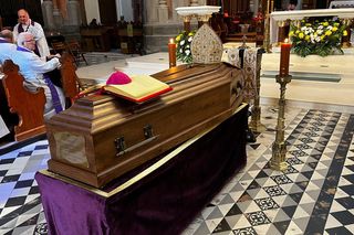 Tłumy żęgnają abp Ozorowskiego w Archikatedrze białostockiej