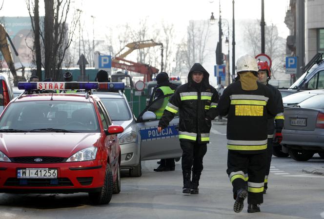 WARSZAWA: Niewybuch SPARALIŻOWAŁ centrum - ZDJĘCIA