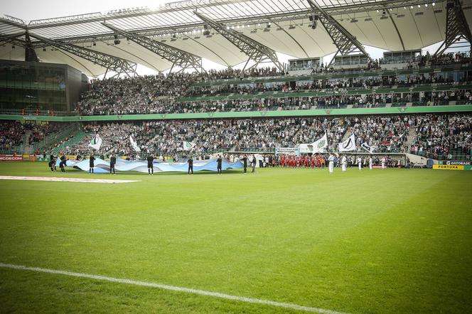 Legia wygrała z Piastem, ale niesmak po transparencie pozostał