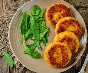 Pikantne placki z gotowanych ziemniaków i żółtego sera