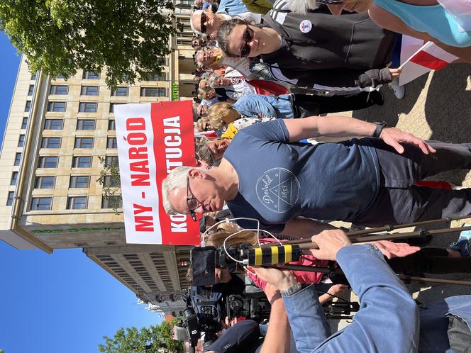 Toast za Wolność w Poznaniu. Tysiące ludzi na placu Wolności