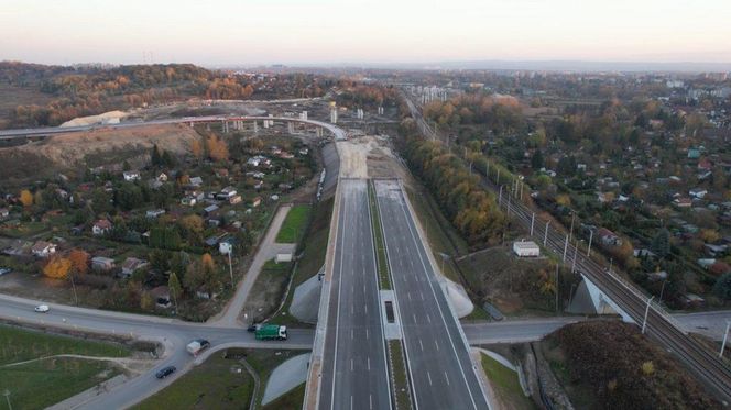 Tak na najnowszych zdjęciach prezentuje się północna obwodnica Krakowa S52