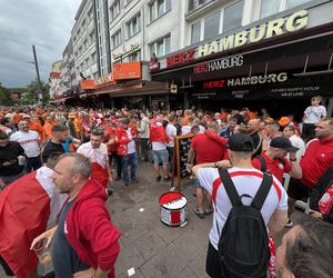 Tak Polacy bawią się w Hamburgu! Wszyscy są podekscytowani przed meczem! 