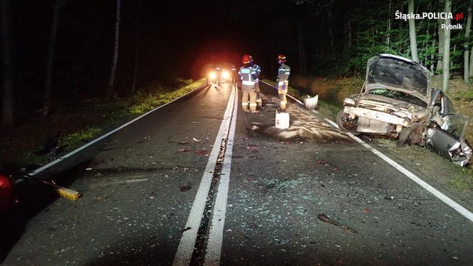 Koszmar. Zjechała z pasa i czołowo zderzyła się z oplem. Dwie osoby trafiły do szpitala