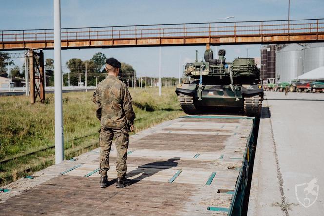 Czołgi K2 jadą na defiladę