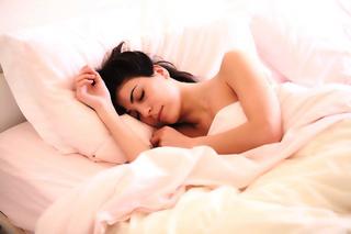 10 zasad zdrowego snu. Sprawdź, czy je znasz i stosujesz!