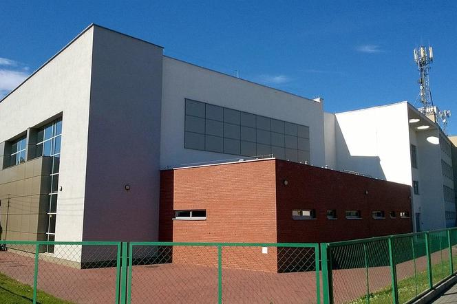 Skandal w toruńskiej szkole. Przelew nie dotarł na czas, dziecko nie dostało obiadu