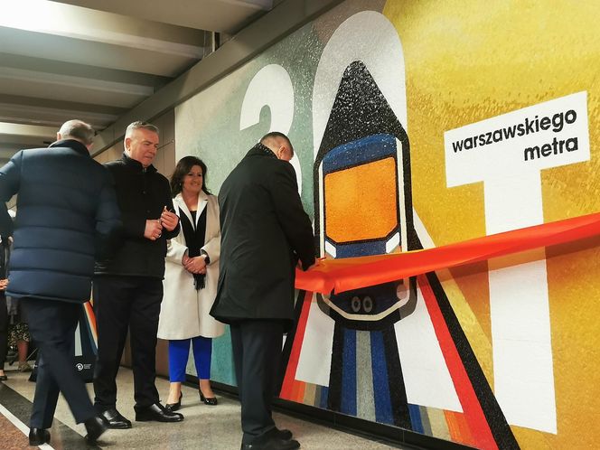 30 lat metra w Warszawie. Odsłonięcie mozaiki