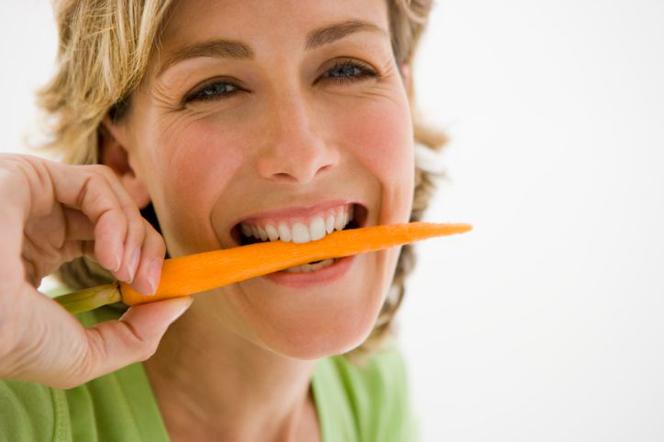 Dieta dobra dla zębów. Co jeść, żeby mieć białe i zdrowe zęby