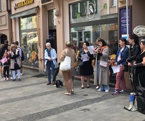 Protest „Ani Jednej Więcej!” w Rybniku. Protestowano przed biurem PiS [ZDJĘCIA]