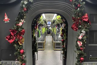 Świąteczny tramwaj wyjechał na ulice Olsztyna. Sprawdź, gdzie go spotkasz [ZDJĘCIA]