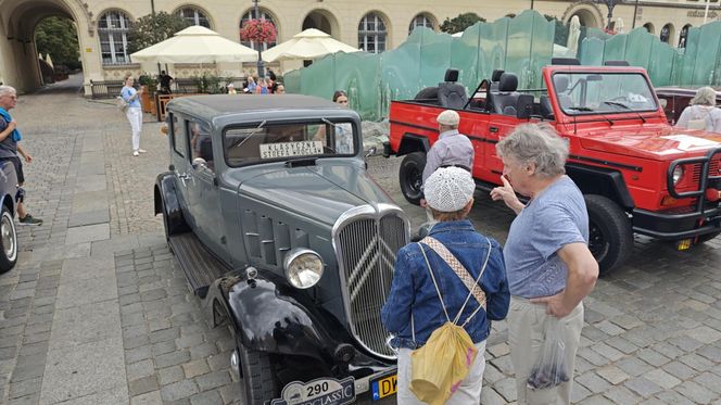 Parada zabytkowych samochodów