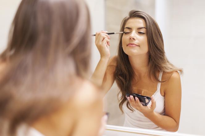 Jak makijażem zatuszować chorobę i oznaki przeziębienia?