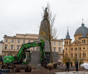 Plac Wolności coraz bardziej zielony