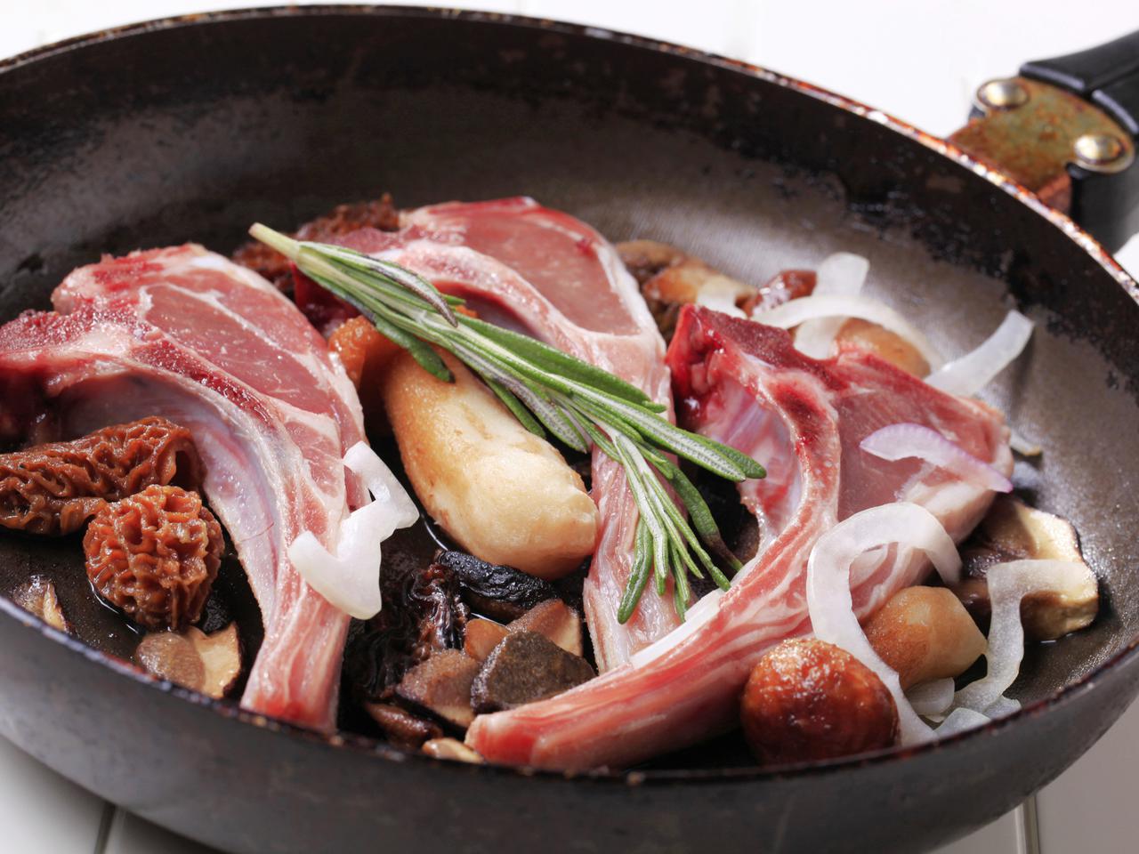 Kotleciki jagnięce ze smardzami