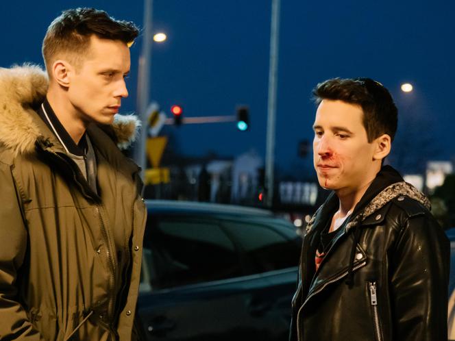 Na Wspólnej odc. 3280. Darek Żbik (Michał Mikołajczak), Tadeusz Zakościelny (Jakub Pruski)