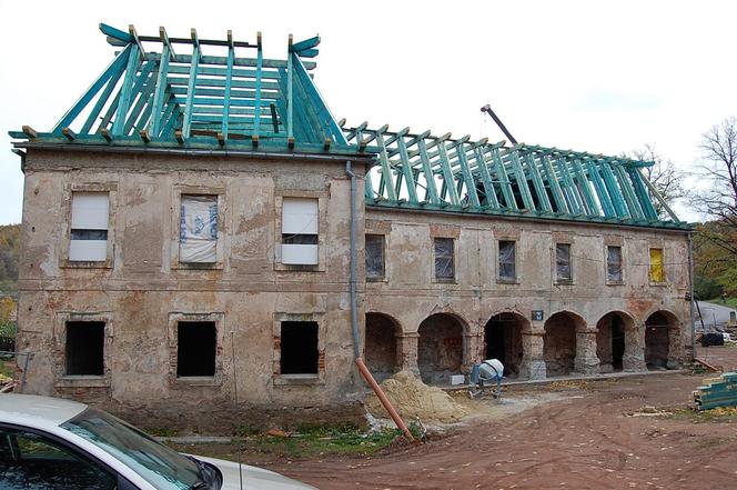 Pałac w Strudze – oficyna w trakcie remontu