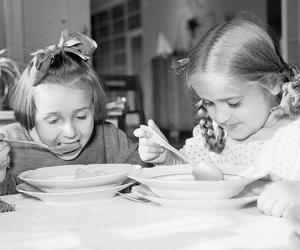 Obrzydliwe smaki dzieciństwa z czasów PRL-u. To musiały jeść przedszkolaki. Niektórzy mają traumę do dziś