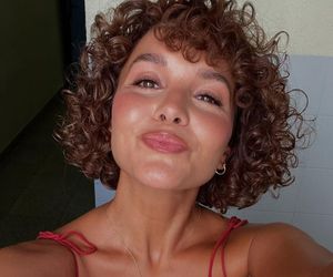 Elena González to Blanca z serialu Akacjowa 38. Co trzeba wiedzieć o aktorce?