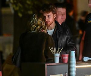 Maciej Musiał całował ukochaną na balkonie