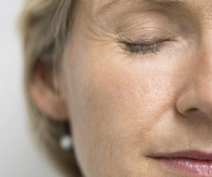 Rodzaje zmarszczek. Jakie są typy zmarszczek? Skąd się biorą?