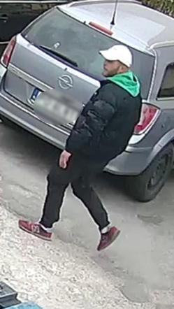 Poznań. Trzech mężczyzn pobiło niepełnosprawnego! Są poszukiwani