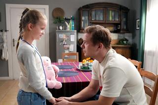 Barwy szczęścia odc. 2957. Hubert (Marek Molak), Marysia (Nina Szumowska)