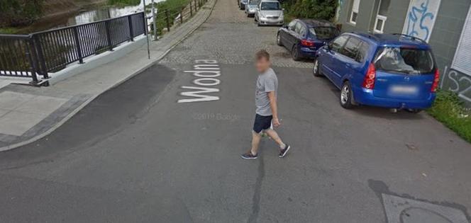 Mieszkańcy Kalisza na zdjęciach z Google Street View. Rozpoznajesz kogoś? [GALERIA] 