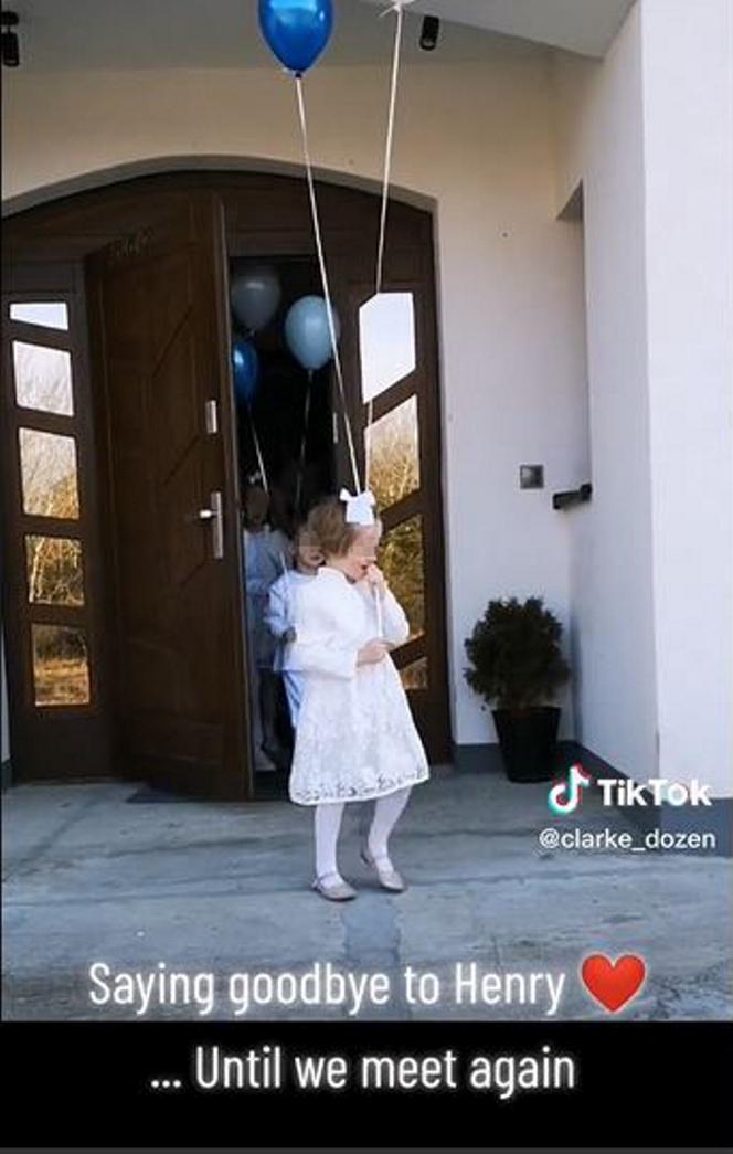 Internauci z Tik Toka wzruszeni po wideo rodziny z Horyńca. Tak pożegnała jednego z pięcioraczków [ZDJĘCIA].