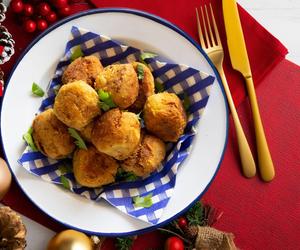 Nie w śmietanie, nie w oleju. Na święta zrób kulki śledziowe w zalewie octowej