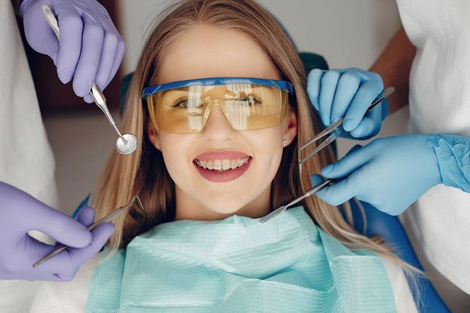 Nowe technologie w stomatologii: skanery 3D, AI i druk cyfrowy. Jak wygląda nowoczesne leczenie zębów w 2025 roku?