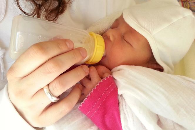 Ratownicy medyczni odebrali poród w domu! Pomagał im strażak z OSP Fordon