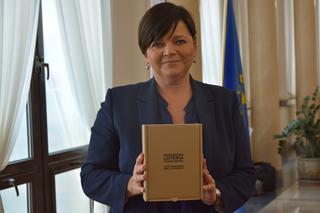 KOLEŻANKA MINISTER FINANSÓW WYGRAŁA LOTERIĘ PARAGONOWĄ