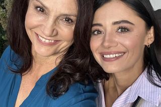 M jak miłość. Aleksandra (Małgorzata Pieczyńska), Iza (Adriana Kalska)