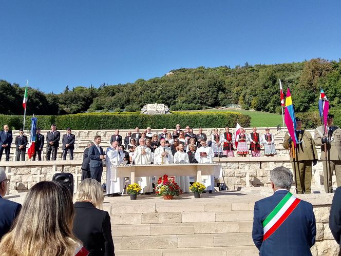 Cassino. Msza Święta na polskim cmentarzu wojennym