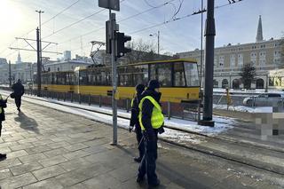 Potrącenia pieszej przez tramwaj na przystanku Ratusz-Arsenał