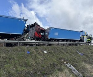 Śmiertelny wypadek na S8! Jedna osoba nie żyje po zderzeniu trzech 